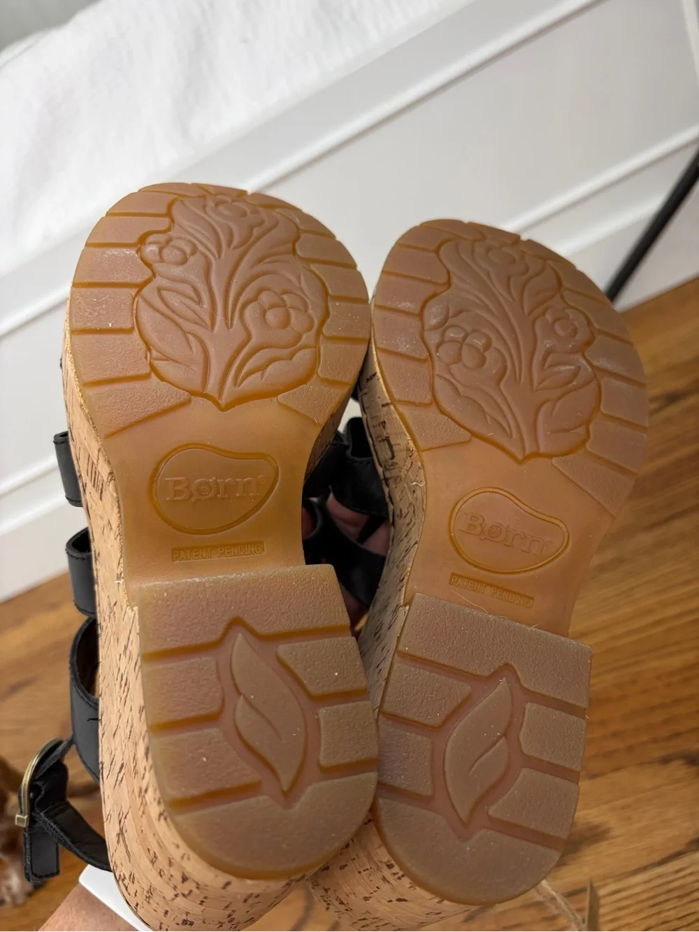 NWT Børn BERNESE Black Leather Strappy Cork Wedge Sandals (10)
